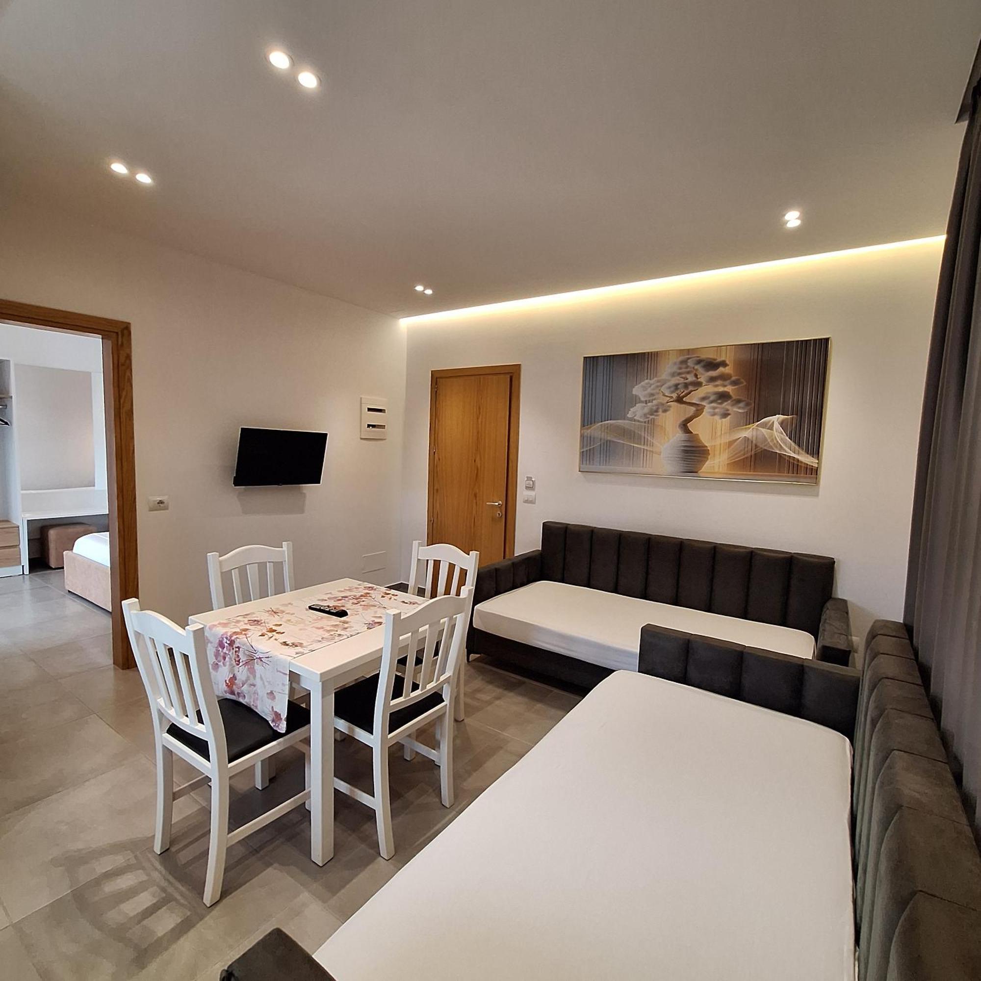 Anxhelo Apartment *